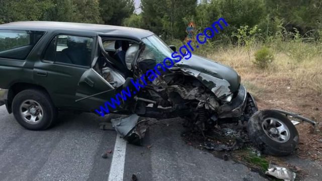 Αναστάτωση στη Θεσσαλονίκη: Σμπαράλια στρατιωτικό τζιπ που καρφώθηκε σε δέντρο – Με ελαφρά τραύματα ο οδηγός (photos)