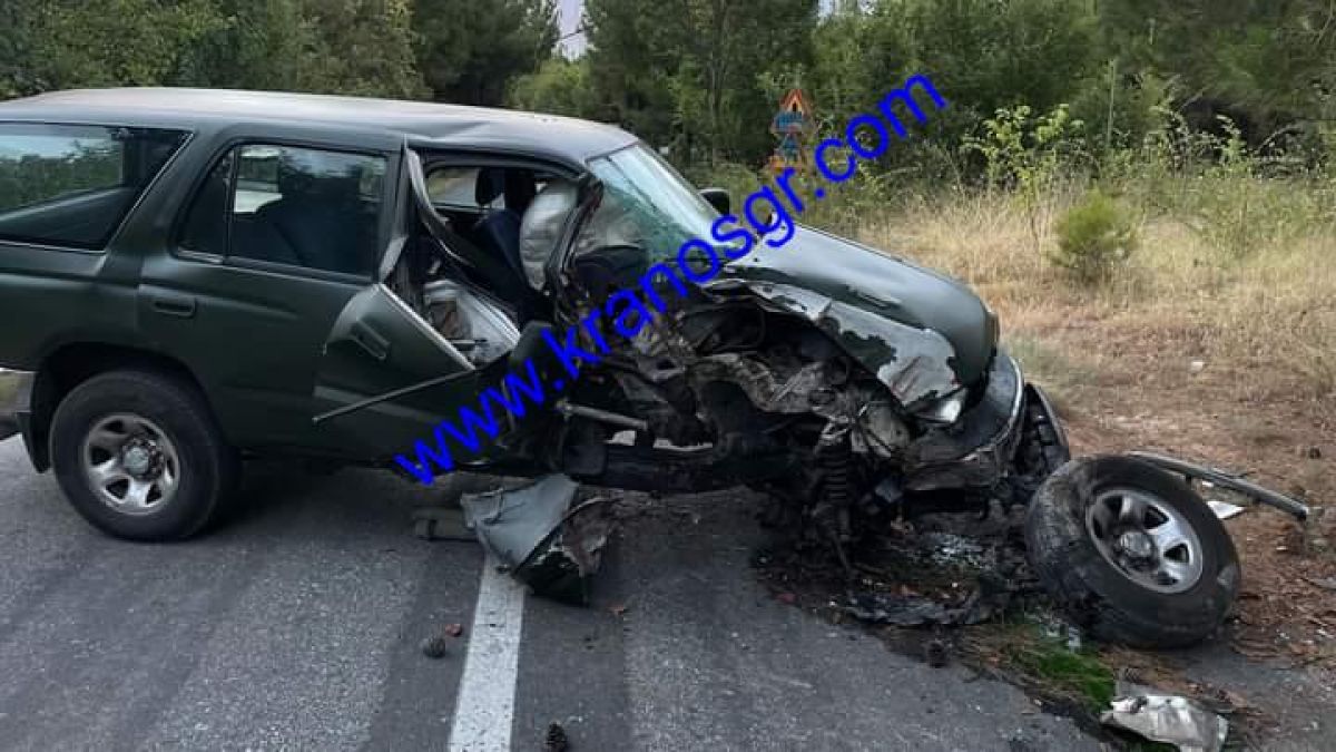 Αναστάτωση στη Θεσσαλονίκη: Σμπαράλια στρατιωτικό τζιπ που καρφώθηκε σε δέντρο – Με ελαφρά τραύματα ο οδηγός (photos)