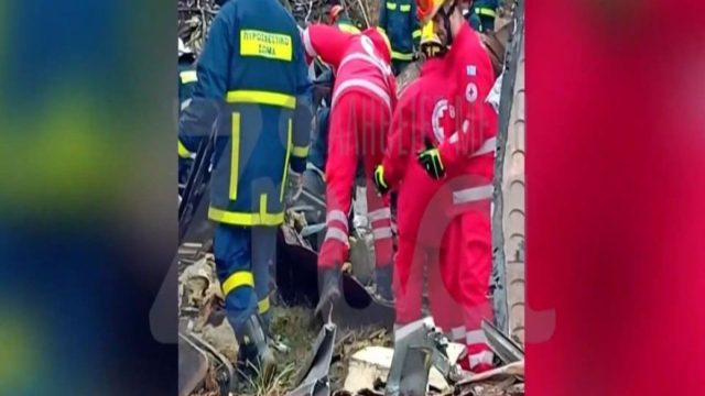 «Όταν μπήκα στο 3ο βαγόνι και είδα παπουτσάκια ενός 5χρονου παιδιού…» – Συγκλονίζει ο διασώστης Μπαρλαγιάννης για την τραγωδία των Τεμπών (Video)