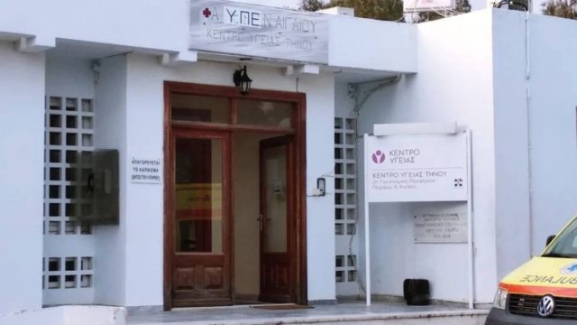 Τήνος: «Δεν ειδοποίησαν την παιδίατρο πως πρόκειται για επείγον περιστατικό» – Ξεσπά ο πατέρας του 3χρονου που πνίγηκε από σταφύλι