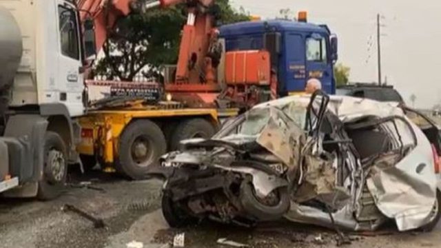 Τραγωδία έξω από τα Γιαννιτσά: Αυτοκίνητο συγκρούστηκε με βυτιοφόρο – Νεκρός ένας 24χρονος (video)