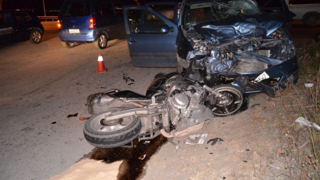 Σοβαρό τροχαίο στην Κομοτηνή: 22χρονος μοτοσικλετιστής έπεσε νεκρός σε σύγκρουση με ΙΧ – Δύο τραυματίες