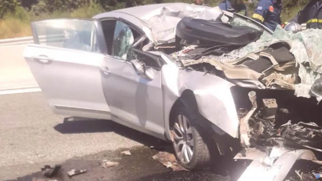 Οικογενειακή τραγωδία στην ΕΟ Θεσσαλονίκης – Σερρών: Νεκροί οι δύο γονείς, βαριά τραυματισμένα τα δύο παιδιά σε τροχαίο (video-photos)