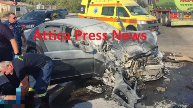 Σοβαρό τροχαίο στη Λεωφόρο Λαυρίου: Αυτοκίνητο με 6 επιβάτες «καρφώθηκε» σε φορτηγό – Όλοι τραυματίες (photos)