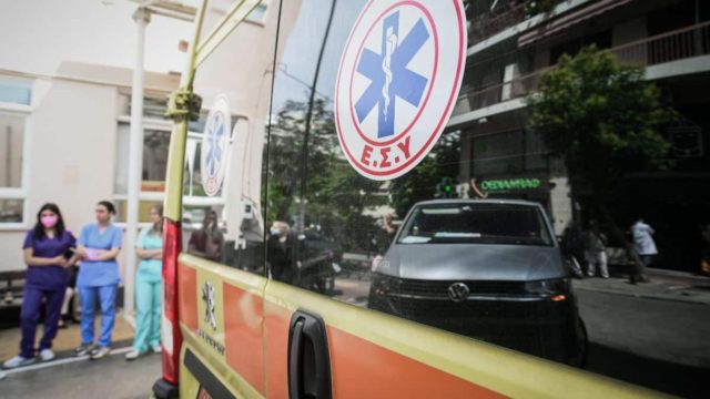 Σοβαρό τροχαίο στον Πύργο: Δίκυκλο παρέσυρε ηλικιωμένη – Όλοι τραυματίες