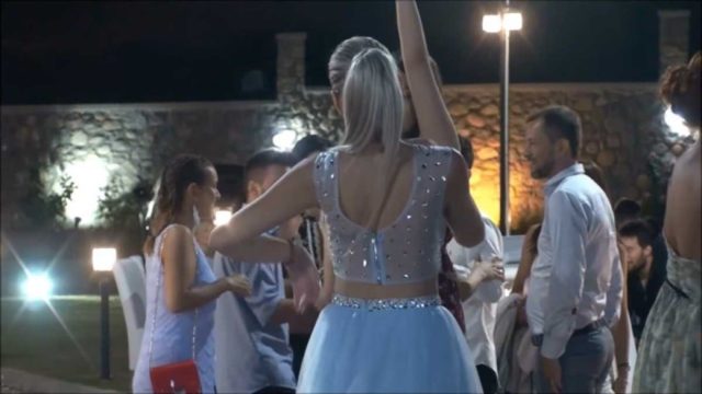 Το απόλυτο γαμήλιο τσιφτετέλι: Φίλες της νύφης έκαναν όλο το γλέντι να παραμιλά με τις κινήσεις τους!