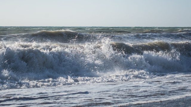 Τραγωδία στη Χαλκιδική: Έβγαλε νεκρό τον σύζυγό της από τη θάλασσα
