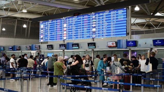 Παραλύει η εναέρια κυκλοφορία στην Ευρώπη: Προβλήματα σε πτήσεις από Ελλάδα – «Έπεσε» το σύστημα σε Βρετανία και Ιταλία και φόβοι για γενικευμένο black out (video)