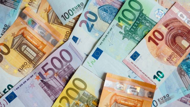 Πως θα μαζέψεις χρήματα: Βάλε 900 ευρώ στην άκρη χωρίς καν να το καταλάβεις – Αναλυτικό πρόγραμμα οικονομίας