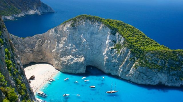 «Σωτήρας» στη Ζάκυνθο: Αντιδήμαρχος έσωσε δύο ανήλικα αδέλφια από πνιγμό – «Η Παναγία έκανε το θαύμα της»