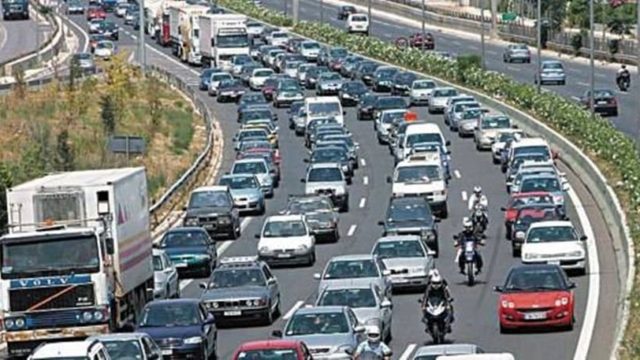 Κίνηση στους δρόμους Προβλήματα σε Κηφισό και κεντρικές λεωφόρους – Δείτε live