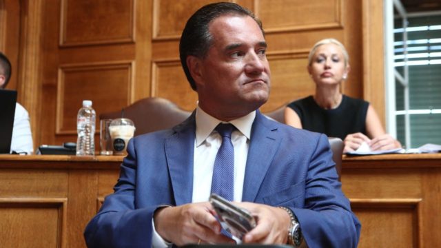 Επίθεση στο γραφείο του Άδωνη Γεωργιάδη: Έγραψαν με κόκκινη μπογιά σύνθημα για το εργασιακό νομοσχέδιο – «Κ@@@ρμα, 13 να είναι…»