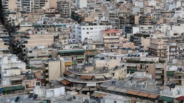Τα πάνω κάτω έρχονται στη φορολογία των AirBnb – Τι αλλάζει για τους ιδιοκτήτες με ΦΠΑ και τέλη