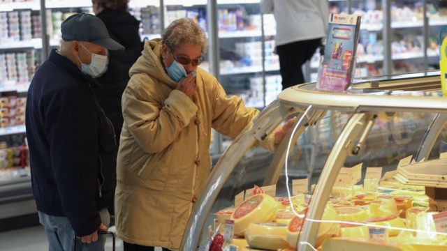 Νέο ράλι ακρίβειας φέρνουν οι πλημμύρες: Σε ποια βασικά προϊόντα θα υπάρχουν ανατιμήσεις έως και 40%  – «Χρυσός» το ελαιόλαδο στα ράφια (video)