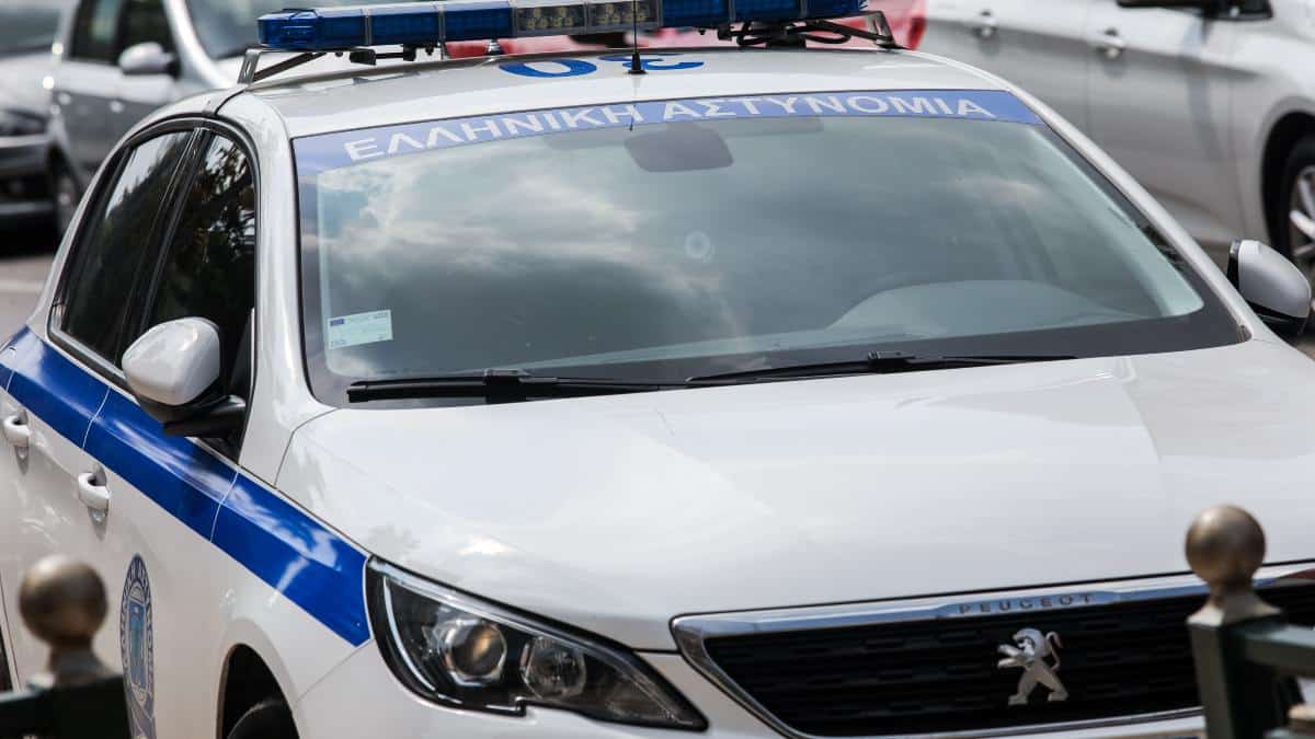 Βόλος: Χειροπέδες σε αστυνομικό και φοιτητή για απόπειρα εμπρησμού σε βενζινάδικο – Κάτοικοι Αθηνών οι κατηγορούμενοι