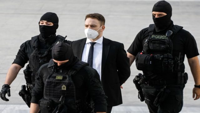 Έγκλημα στα Γλυκά Νερά: “Άφαντος” ο Αναγνωστόπουλος! «Ψάχνω να βρω τον Μπάμπη» – Εξαφανισμένος ο συζυγοκτόνος (Video)
