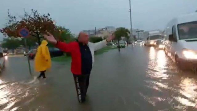 Έξαλλος στους δρόμους ο Αχιλλέας Μπέος: «Πού πάτε ρε άνθρωποι; Γυρίστε στα σπίτια σας, ξέρετε τι νερό έρχεται;» (videos)