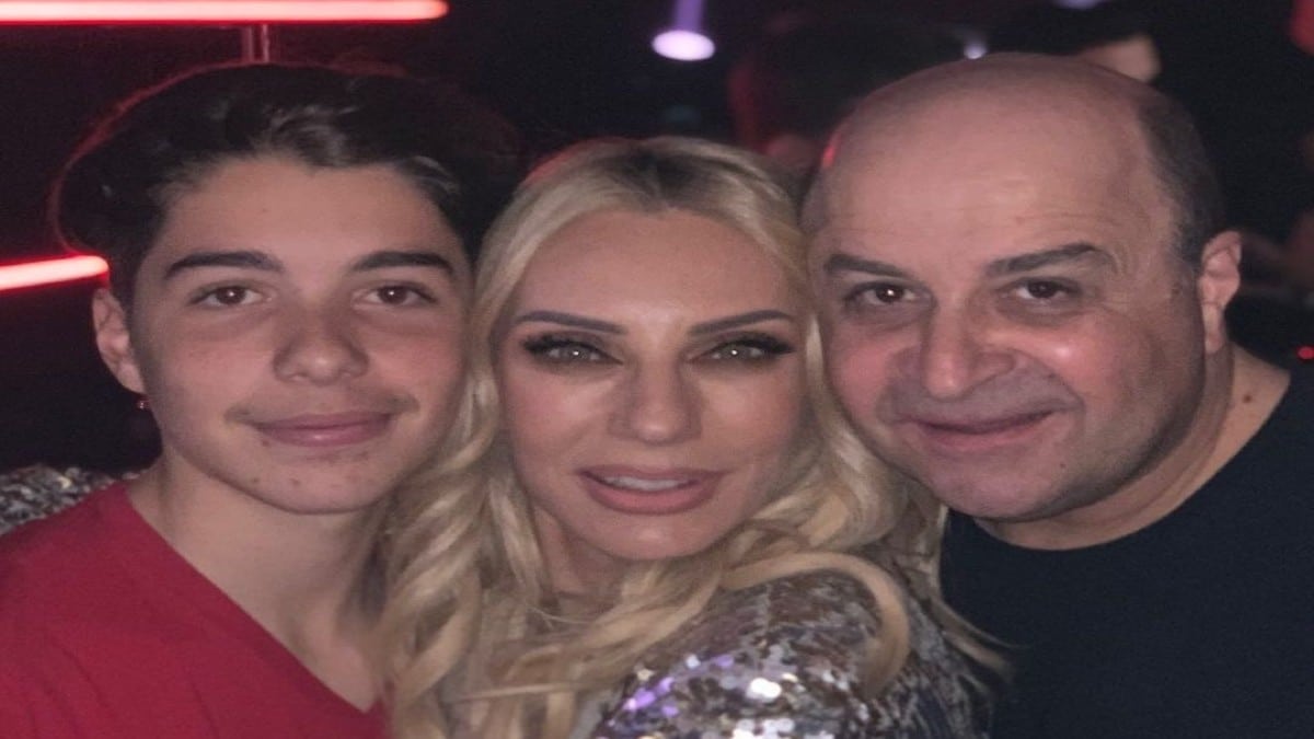 Καψουρεμένος ο 19χρονος γιος του Μάρκου Σεφερλή και της Έλενας Τσαβαλιά, Χάρης – Το φιλί με τη σύντροφό του (photo)