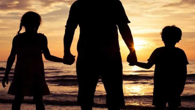 «Μπαμπά, ζήτησα διαζύγιο»: Η υπέροχη απάντηση ενός πατέρα στην κόρη του όταν του ανακοίνωσε το χωρισμό της