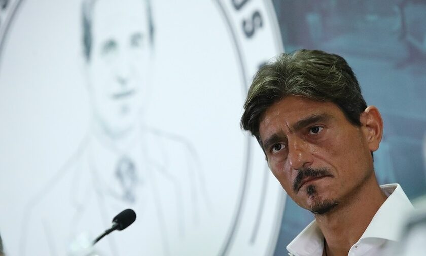 Αγανακτισμένος ο πρόεδρος του Παναθηναϊκού Δημήτρης Γιαννακόπουλος! Πηγαίνει πάνω κάτω και μονολογεί….