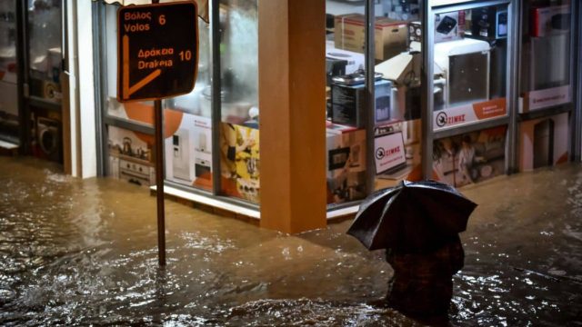 Νέο 112 «ξύπνησε» τους κατοίκους της βόρειας Εύβοιας: Απαγόρευση κυκλοφορίας σε Ασήμι, Πευκί, Γούβες και Αρτεμίσιο