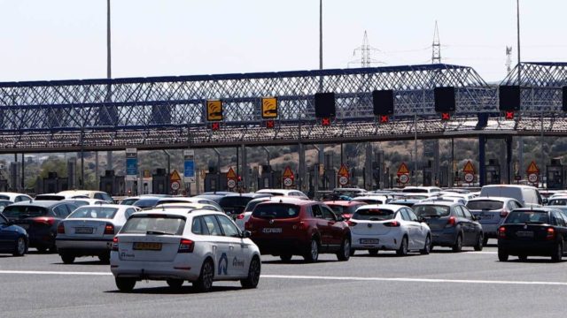 Ευχάριστα για χιλιάδες οδηγούς: Δωρεάν η διέλευση από τα διόδια και στα δύο ρεύματα μέχρι τα ξημερώματα Δευτέρας – Σε ποια θα ισχύσει
