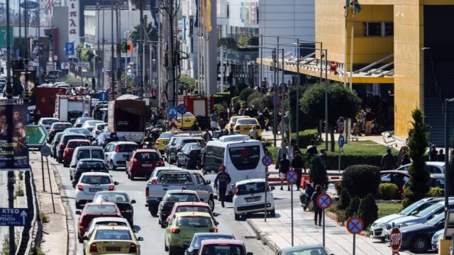 «Φρενίτιδα» στους δρόμους της Αττικής: Δύο τροχαία στον Κηφισό – Πού αλλού υπάρχουν προβλήματα (χάρτης-photos)