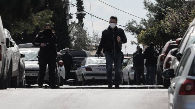Φρίκη στην Καλαμαριά: Νεκροί σε διαμέρισμα μια 42χρονη και ένας 38χρονος! Είχε προηγηθεί κλήση για πυροβολισμούς στο 100