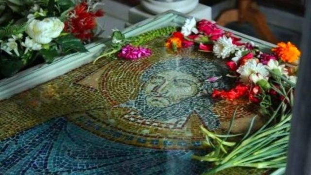 Το θαύμα που λύγισε κάθε πιστό: «Βλέπει ξαφνικά σαν όραμα μπροστά της μέσα σε μια λάμψη την εικόνα της μορφής του Αγίου Ραφαήλ»