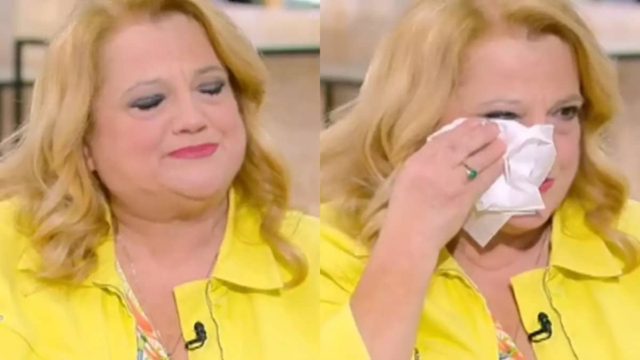 «Είναι αλήθειες αυτά, βγαλμένα από τη ζωή»: «Λύγισε» on air η Ελένη Καστάνη με την αναφορά στην αυτοκτονία του πατέρα της (Video)