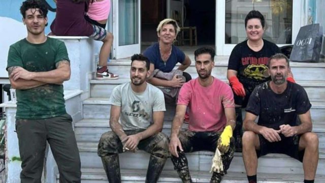 Πολλά μπράβο: Παρέα εθελοντών καθάρισε από τις λάσπες το Ορφανοτροφείο Βόλου