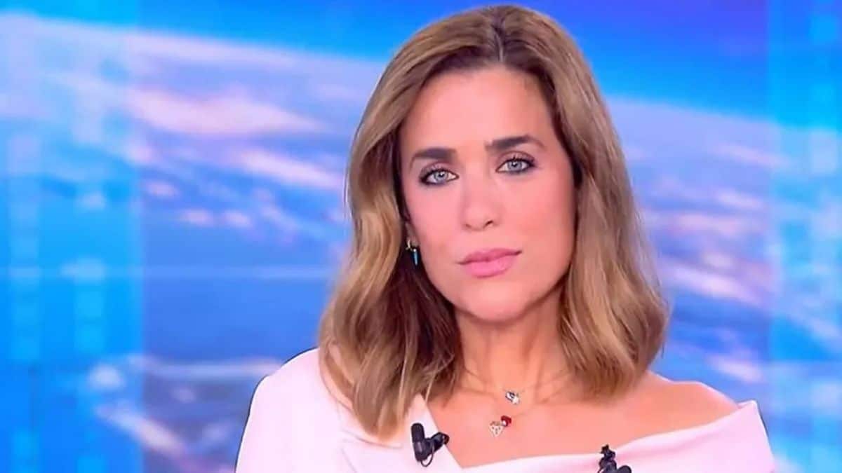 Απαστράπτουσα και ανανεωμένη: Πρεμιέρα για την Εύα Αντωνοπούλου στο κεντρικό δελτίο ειδήσεων του Open με total white look