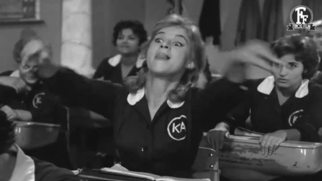 Γέλιο μέχρι δακρύων: Η Φίνος Φιλμ εύχεται στους μαθητές καλή σχολική χρονιά και «καλή τύχη βεβαίως βεβαίως» (video)