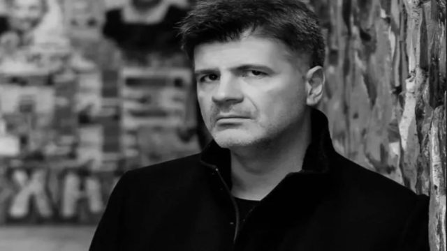 «Κωπηλατώντας κι εγώ στα νερά της απελπισίας και του θυμού» – Ο Φοίβος Δεληβοριάς στέλνει το πιο ηχηρό μήνυμα συμπαράστασης (photo)