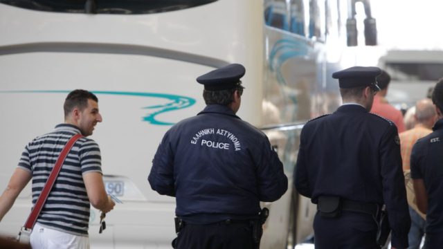 Αναστάτωση στη Θεσσαλονίκη: Φορτηγό συγκρούστηκε με λεωφορείο του ΚΤΕΛ