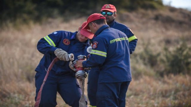 Συναγερμός στον Ασπρόπυργο – Φωτιά σε εργοστάσιο με πάνελ φωτοβολταϊκών