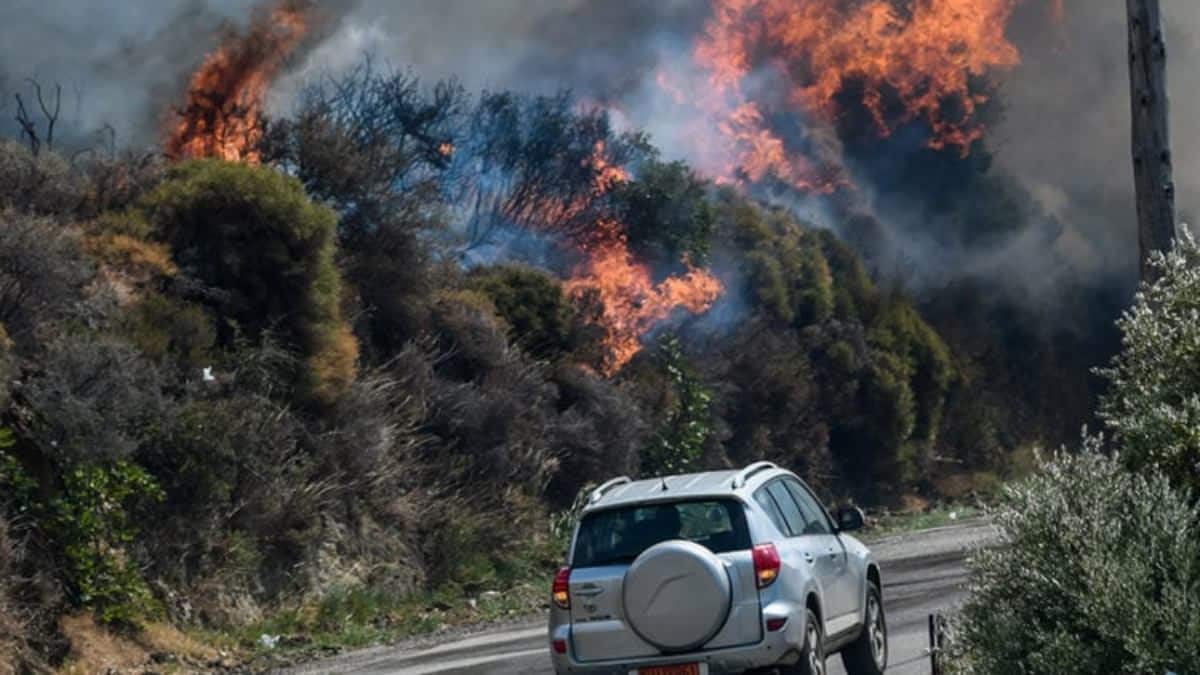 Φωτιά ξέσπασε στο Μαρκόπουλο Ωρωπού – Μεγάλη κινητοποίηση της πυροσβεστικής