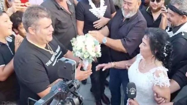Έγινε ο γάμος της χρονιάς στην Κρήτη: Παντρεύτηκαν η 82χρονη Παρασκιώ και ο 41χρονος Κωστής (video)