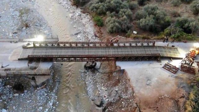 Μέσα σε 30 ώρες: Έτοιμη η γέφυρα που έστησε ο στρατός ξηράς στο Πήλιο