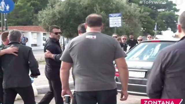 Κηδεία μαμάς Γιώργου Αγγελόπουλου: «Η μητέρα μου είναι ζωντανή!» – Το ξέσπασμα του “Ντανου” όταν είδε το βιβλίο συλλυπητηρίων (Video)