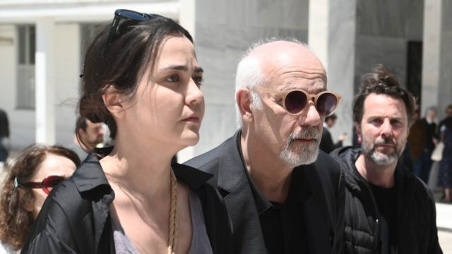 Ξεκαθαρίζει η κόρη του Γιώργου Κιμούλη: «Δε θέλω να μιλήσω για υποθέσεις που αφορούν στον πατέρα μου» (video)