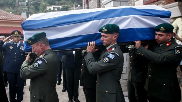 Η Φωτογραφία της Ημέρας: Δάκρυσε όλη η Ελλάδα για τον ήρωα αξιωματικό Γεώργιο Βούλγαρη που σκοτώθηκε στη Λιβύη