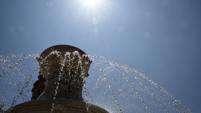 Καιρός σήμερα 22/9: Ανεβαίνει κι άλλο η θερμοκρασία – Καλοκαιρινό τριήμερο έως και 36 βαθμούς (video)