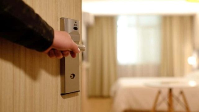 Κρυφή κάμερα: Πως να καταλάβετε αν υπάρχει στο χώρο
