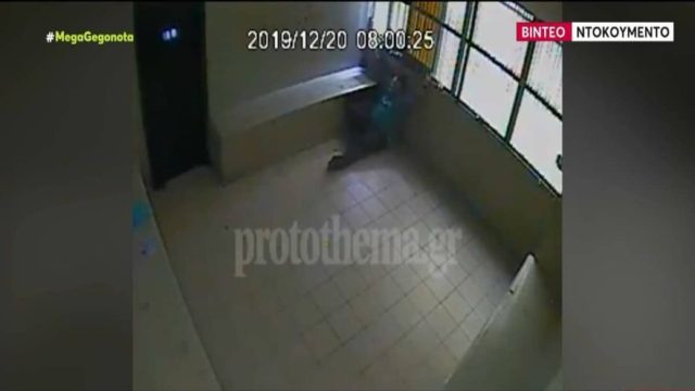 Καταγγελία «φωτιά» για βασανισμό στο Α.Τ. Ομόνοιας: Η τρελή καταδίωξη του ταξιτζή από αστυνομικούς, οι διπλές χειροπέδες και ο Ιάπωνας τουρίστας (video)