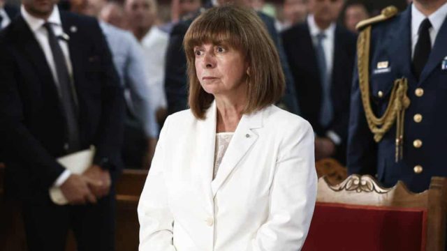 Κακοκαιρία Daniel: Στις πληγείσες περιοχές του Βόλου και της Καρδίτσας η Κατερίνα Σακελλαροπούλου