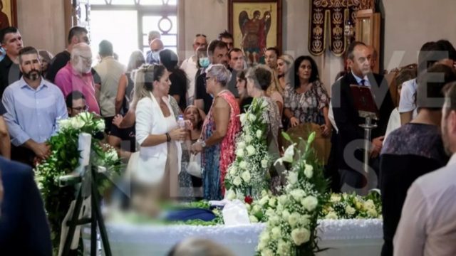 Θρήνος στην κηδεία του Αντώνη: «Δε θα ξεχάσουμε ποτέ ότι αυτός ο άνθρωπος βοήθησε όποιον είχε ανάγκη χωρίς να έχει τόσες δυνατότητες» – Ανατρίχιασαν οι επικήδειοι (photos)