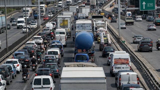 Της… υπομονής οι δρόμοι στην Αττική: «Πήχτρα» ο Κηφισός – Χαμός και στο κέντρο της Αθήνας (χάρτης)