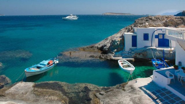 Ο παράδεισος των εξερευνητών: Το νησί με τα «σύρματα», τις «πορτάρες» και το «πέτρινο μανιτάρι»