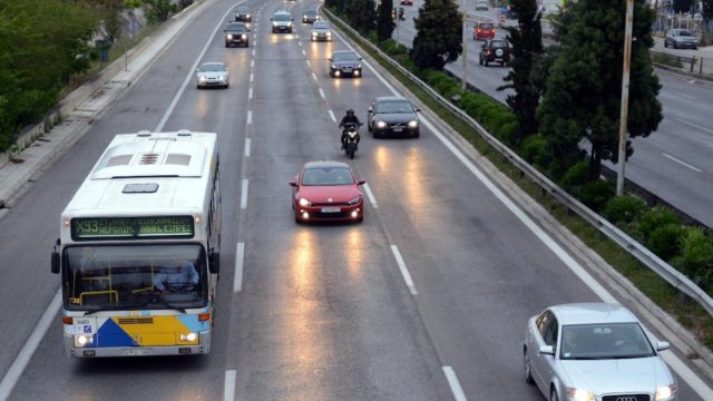 Πανζουρλισμός στην Αττική: Στο «κόκκινο» ο Κηφισός, «νεκρή» η Συγγρού – Ακινητοποιημένο λεωφορείο στην Πανεπιστημίου